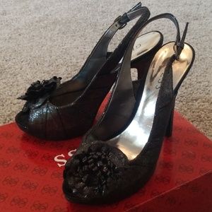 Like new! Guess shiny silver and black heels